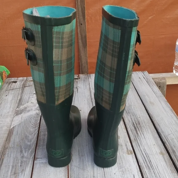 UGG plaid x hunter green rainboots - Picture 3 of 15